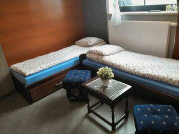 Фото номера Трехместный номер с собственной ванной комнатой Хостелы Hostel Byków Wrocławska г. Długołęka 11