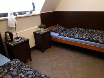 Фото номера Просторный двухместный номер с 2 отдельными кроватями Хостелы Hostel Byków Wrocławska г. Długołęka 10