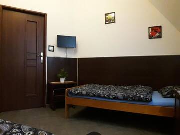 Фото номера Просторный двухместный номер с 2 отдельными кроватями Хостелы Hostel Byków Wrocławska г. Długołęka 11