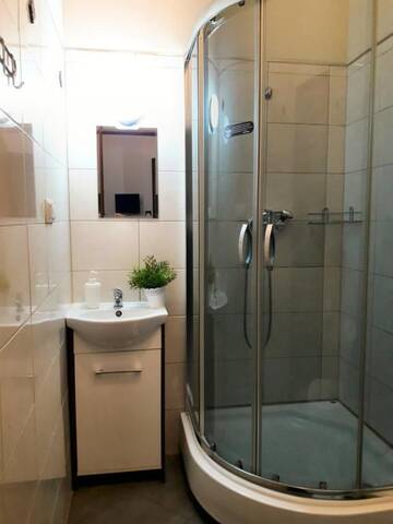 Фото номера Просторный двухместный номер с 2 отдельными кроватями Хостелы Hostel Byków Wrocławska г. Długołęka 12