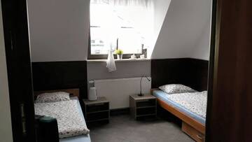 Фото номера Просторный двухместный номер с 2 отдельными кроватями Хостелы Hostel Byków Wrocławska г. Długołęka 13