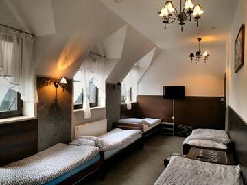 Фото номера Cемейный номер с собственной ванной комнатой Хостелы Hostel Byków Wrocławska г. Długołęka 3