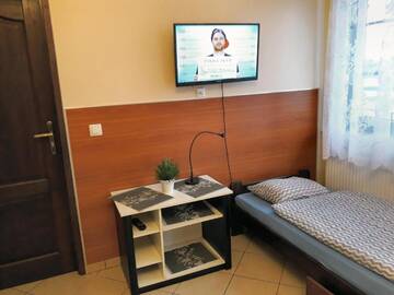 Фото номера Четырехместный номер с собственной ванной комнатой Хостелы Hostel Byków Wrocławska г. Długołęka 4