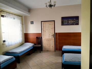 Фото номера Четырехместный номер с собственной ванной комнатой Хостелы Hostel Byków Wrocławska г. Długołęka 7