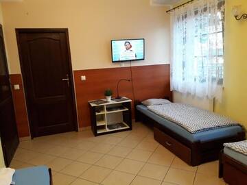 Фото номера Четырехместный номер с собственной ванной комнатой Хостелы Hostel Byków Wrocławska г. Długołęka 9