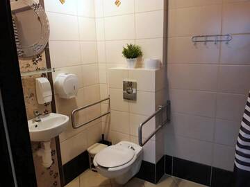 Фото номера Четырехместный номер с собственной ванной комнатой Хостелы Hostel Byków Wrocławska г. Długołęka 10