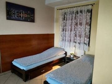 Фото номера Четырехместный номер с собственной ванной комнатой Хостелы Hostel Byków Wrocławska г. Długołęka 8