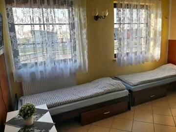 Фото номера Четырехместный номер с собственной ванной комнатой Хостелы Hostel Byków Wrocławska г. Długołęka 11