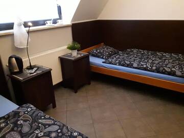 Фото номера Просторный двухместный номер с 2 отдельными кроватями Хостелы Hostel Byków Wrocławska г. Długołęka 7
