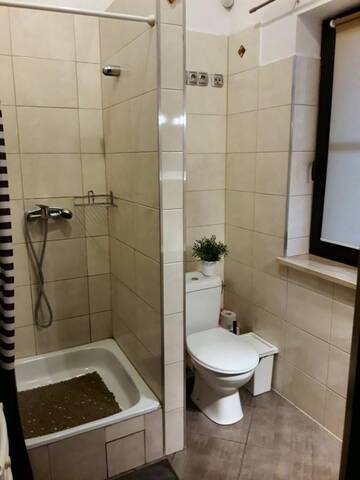Фото номера Трехместный номер с собственной ванной комнатой Хостелы Hostel Byków Wrocławska г. Długołęka 7
