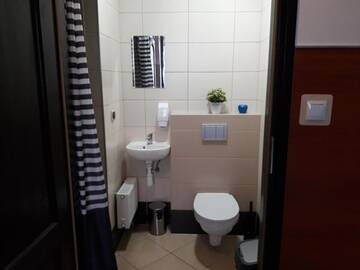Фото номера Трехместный номер с собственной ванной комнатой Хостелы Hostel Byków Wrocławska г. Długołęka 7