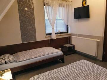 Фото номера Трехместный номер с собственной ванной комнатой Хостелы Hostel Byków Wrocławska г. Długołęka 8
